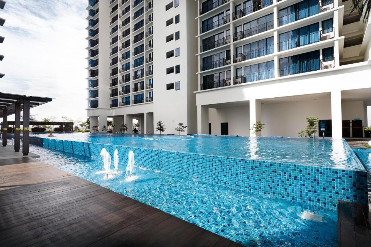 Francesco Suite - Trefoil Setia Alam-Near Setia City Mall & Setia Convention Centre מראה חיצוני תמונה